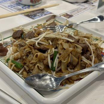 Hong Kong Cafe - Beef Chow Fun with Supreme Soy Sauce - Hong Kong Style Cafe Near Me - Walnut, California Hong Kong Cafe - Beef Chow Fun with Supreme Soy Sauce - Hong Kong Style Cafe Near Me - Walnut, California