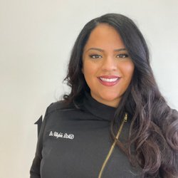 Dulce Dental at Archer Heights - Dr. Melissa Villafañe.
Dr, Villafañe strives to deliver to bet dental care and experience you can receive.