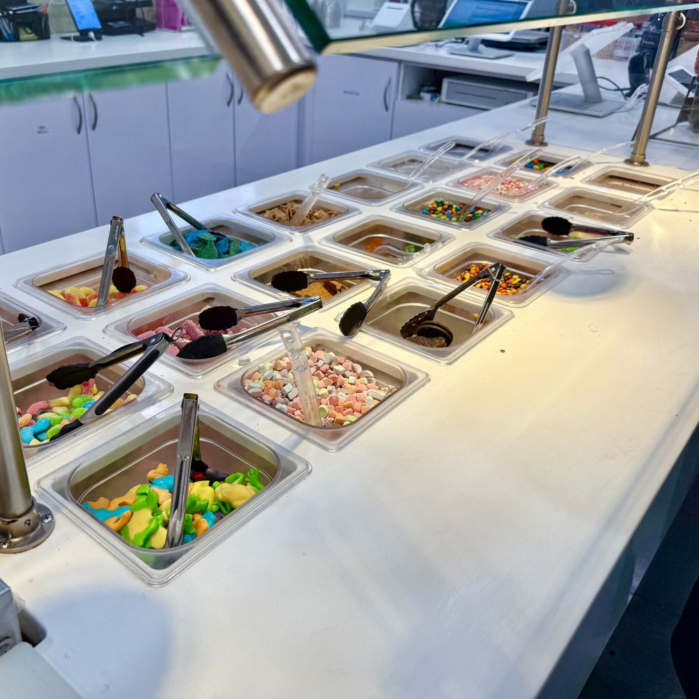 Yogurtland - Topping station 2 - Ice Cream & Frozen Yogurt Near Me - Long Beach, California Yogurtland - Topping station 2 - Ice Cream & Frozen Yogurt Near Me - Long Beach, California