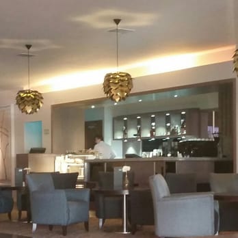 Maldron Hotel Dublin Airport - Bar area - Hotels Near Me - Dublin, D Maldron Hotel Dublin Airport - Bar area - Hotels Near Me - Dublin, D