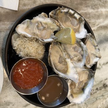 Earls Kitchen + Bar - Oysters - New American Near Me - McLean, Virginia Earls Kitchen + Bar - Oysters - New American Near Me - McLean, Virginia