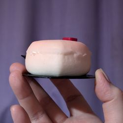Patisserie Fleur - Heart peach oolong tofu cheesecake