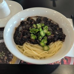 Chili Jjajangmyeon (고추 짜장면)