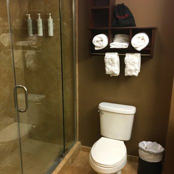 Hampton Inn & Suites Paso Robles - Guest room bath - Hotels Near Me - Paso Robles, California