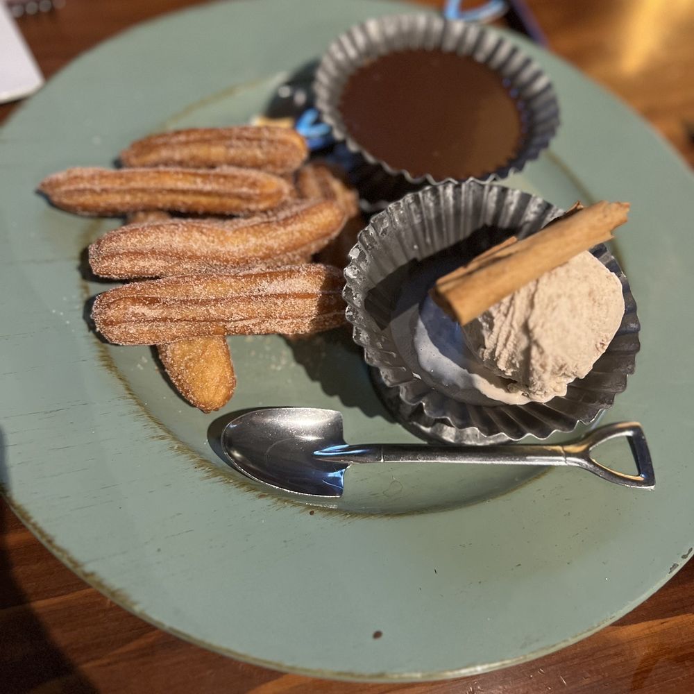ViaSelfie Fusion Kitchen - Churro - Cocktail Bars Near Me - Burbank, California ViaSelfie Fusion Kitchen - Churro - Cocktail Bars Near Me - Burbank, California