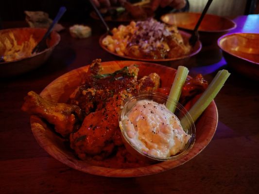 Vindicktive Bar and Wings by null