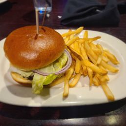 Cheeseburger with fries