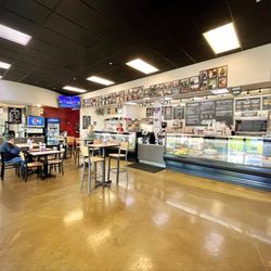 Kinder's Meats Deli BBQ - Inside