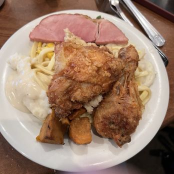 Yoder's Kitchen - Fried chicken, ham, mashed potatoes, dressing, chicken gravy, sweet potatoes, chicken noodles, green beans, corn. - Bakeries Near Me - Arthur, Illinois