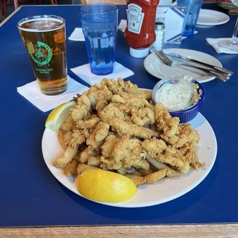 Boston Sail Loft - Whole belly Fried Clam Plate - Bars Near Me - Boston, Massachusetts