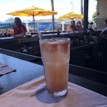 Houston's Restaurant - Tall Greyhound with a splash of soda water! Yum - American Near Me - Pompano Beach, Florida