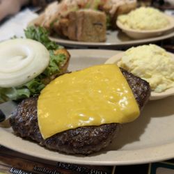 Wolfy’s Leesburg Restaurant - Cheese burger and potato salad