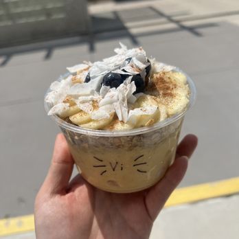 Mamaka Bowls - peaches - Juice Bars & Smoothies Near Me - Austin, Texas