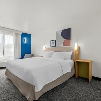 Spark by Hilton Pelham Birmingham I 65 - Guest room - Hotels Near Me - Pelham, Alabama