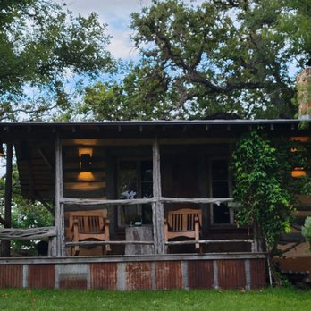 Barons CreekSide - There is a beautiful view of the creek from this porch - Guest Houses Near Me - Fredericksburg, Texas