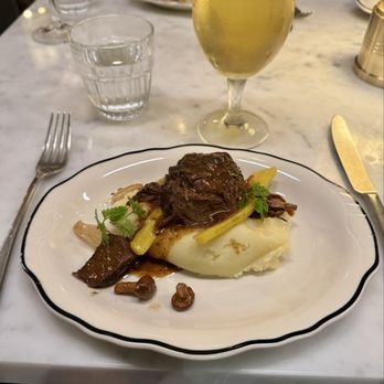 Lorette Brasserie - Entree Beef Cheek Bourguignon - Champignons, pemberton carrots, pomme purée. - Breakfast & Brunch Near Me - Whistler, British Columbia