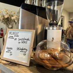 Vali Coffee - Counter