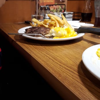 Denny's - My cousin found hair in that soo I wouldn't suggest this restaurant I'm sorry b if you like Dennys we don't - American Near Me - Hesperia, California