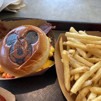 Casey's Corner - Mac & Cheese Bacon Cheeseburger - Hot Dogs Near Me - Orlando, Florida Casey's Corner - Mac & Cheese Bacon Cheeseburger - Hot Dogs Near Me - Orlando, Florida