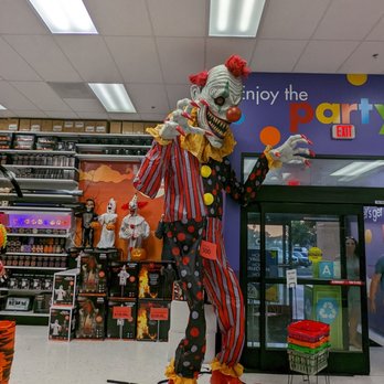 Party City - Large clown animatronic at the front entrance of the store - Party Supplies Near Me - Culver City, California Party City - Large clown animatronic at the front entrance of the store - Party Supplies Near Me - Culver City, California