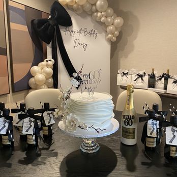 Freed's Bakery - Daisy's 60th Birthday Cake-Freed's Bakery - Bakeries Near Me - Las Vegas, Nevada