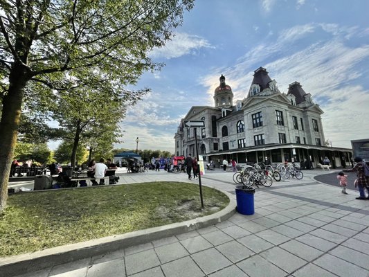 Maisonneuve Market by null