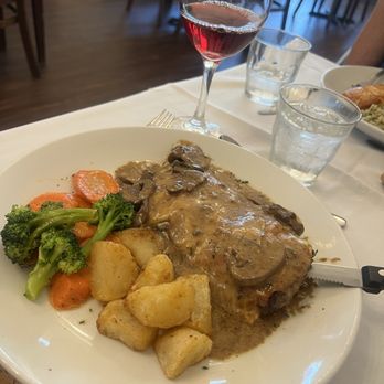 Chat Noir - Chicken cordon bleu was delicious and nice sized portions - Tea Rooms Near Me - Rockville Centre, New York Chat Noir - Chicken cordon bleu was delicious and nice sized portions - Tea Rooms Near Me - Rockville Centre, New York