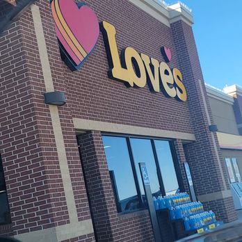 Love's Travel Stop - Front facade - Gas Stations Near Me - Amarillo, Texas