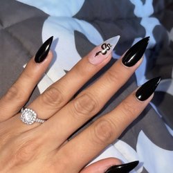 Q Nails - Acrylic
