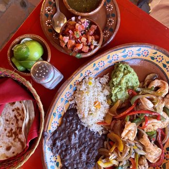Cuates y Cuetes - Absolutely fantastic shrimp fajita plate, hot fresh flour tortillas, delicious salsas! - Mexican Near Me - Puerto Vallarta, JAL Cuates y Cuetes - Absolutely fantastic shrimp fajita plate, hot fresh flour tortillas, delicious salsas! - Mexican Near Me - Puerto Vallarta, JAL