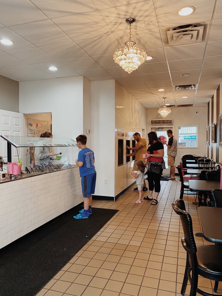 BONBON FROZEN YOGURT Updated October 2024 16 Photos 37 Lake Dr