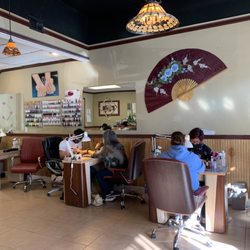 Hamilton Nail & Spa - 4 of the 5 tables for nails