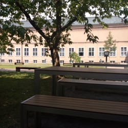 Man kann draussen sitzen