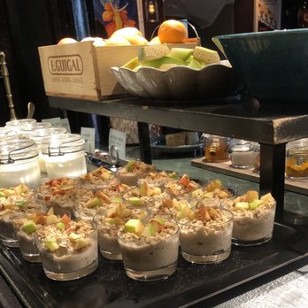 NOFO - Oatmeal at the breakfast bar - Hotels Near Me - Stockholm, Alberta