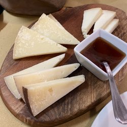 Enoteca Internazionale - Pecorino cheese and honey