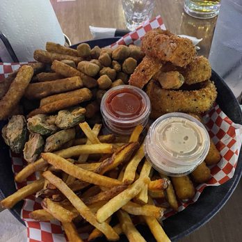 Longhorn Icehouse - Fried platter - Bars Near Me - Dallas, Texas Longhorn Icehouse - Fried platter - Bars Near Me - Dallas, Texas