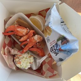 Hot Lobster Roll (4 full ounces of lobster claw), Chips, butter & slaw. Yummmmmmm