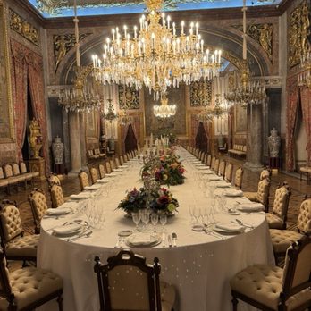 Palacio Real de Madrid - Dining room - Landmarks & Historical Buildings Near Me - Madrid, M