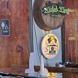 Willard's Tap House - Games everywhere!