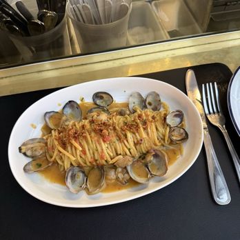 A Pasta Bar - Spaghetti vongole - Italian Near Me - New York, New York A Pasta Bar - Spaghetti vongole - Italian Near Me - New York, New York