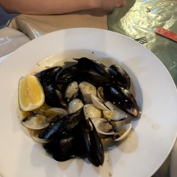 The Breadline Cafe - Mussels & Clams - American Near Me - Omak, Washington The Breadline Cafe - Mussels & Clams - American Near Me - Omak, Washington