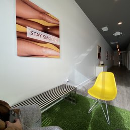 Small seating area in front Small seating area in front