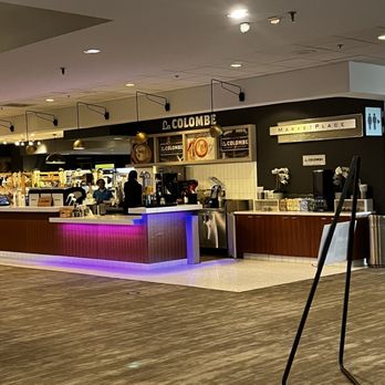 Hilton Atlanta - One of several food areas/ businesses - Hotels Near Me - Atlanta, Georgia