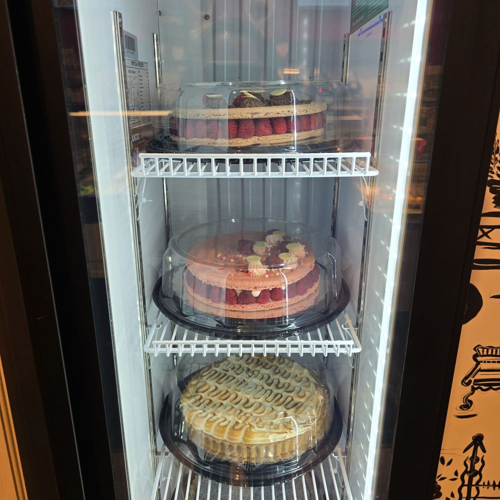 Le Macaron French Pastries - Patisserie/Cake Shop Near Me - Bethlehem, Pennsylvania