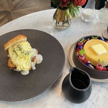Podmore - Soufflé pancake and chicken and biscuit - Cocktail Bars Near Me - Honolulu, Hawaii Podmore - Soufflé pancake and chicken and biscuit - Cocktail Bars Near Me - Honolulu, Hawaii