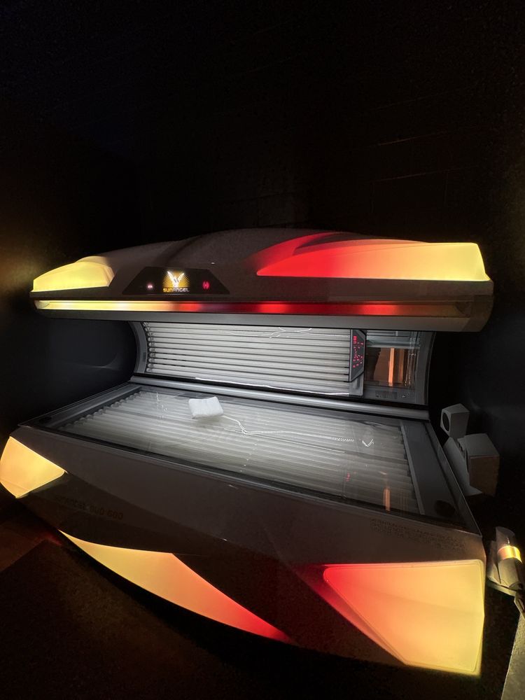 Revive Wellness, Tanning & Cryo+ Lounge Logo