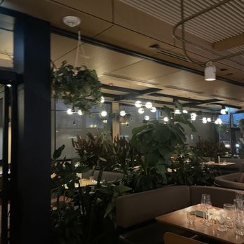 Earls Kitchen + Bar - More seating - Canadian (New) Near Me - Etobicoke, Ontario