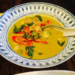 Chat Thai - Chicken with green curry and eggplant. Perfect!