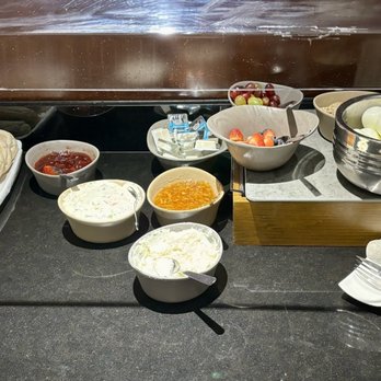 United Club - Decent breakfast set up. - Airport Lounges Near Me - Austin, Texas United Club - Decent breakfast set up. - Airport Lounges Near Me - Austin, Texas
