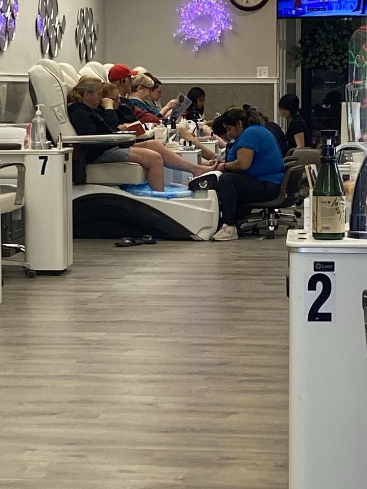 Royal Nails Logo